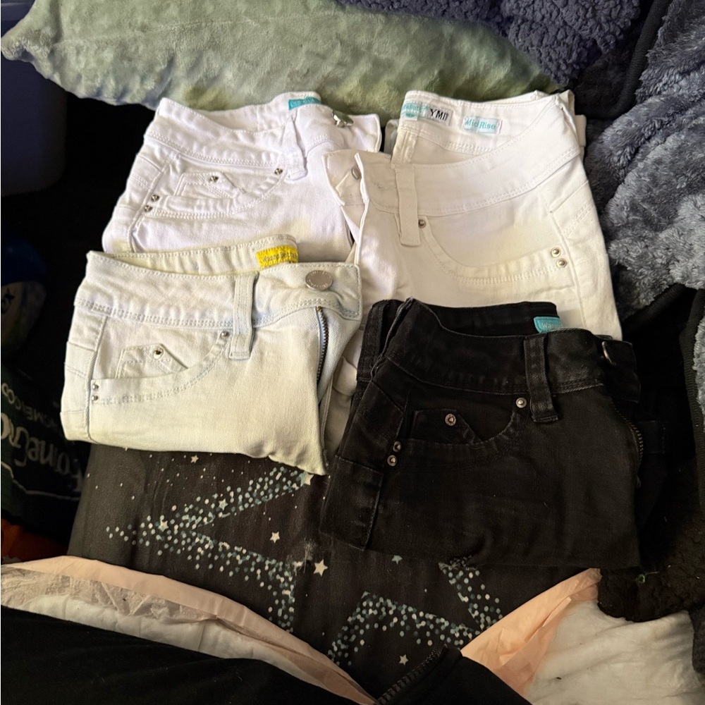 Woman’s/jr 3 pairs of shorts size 1 one pair of Capri size 1 3 pairs of jeans